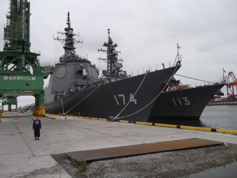 仙台新港で自衛艦のイベント