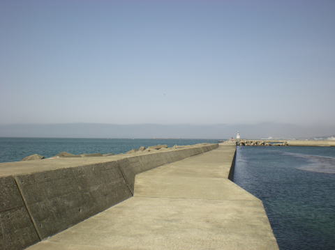 佐須浜の防波堤
