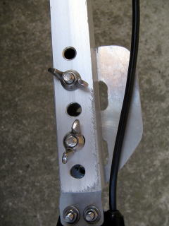 振動子の角度を調整するためのネジ部