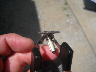 清掃後のフロートとニードルバルブ