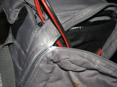 BST-12収納バッグのチャックが壊れている
